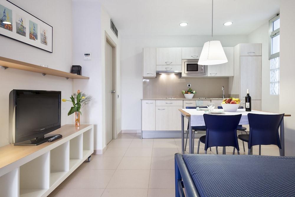 Apartahotel Porta Coeli 3*
